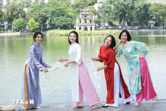Bắc Bộ ngày nắng, Nam Bộ mưa dông cục bộ