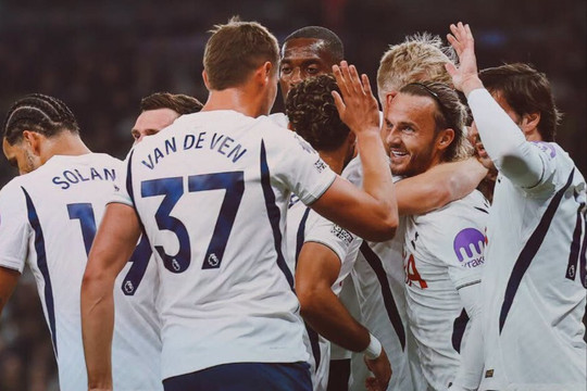 Tottenham thắng trận đầu tiên, thoát vị trí cuối bảng ở Ngoại hạng Anh