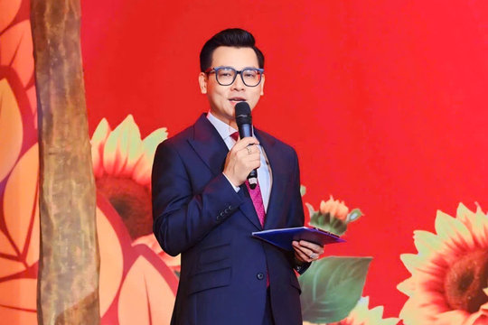 Từ cậu bé mê tiếng loa làng đến MC Thế Cương