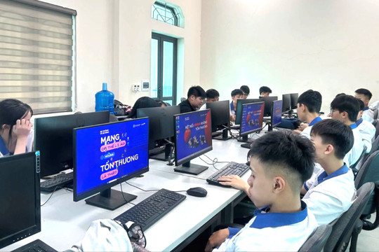 Sinh viên các trường cao đẳng lan toả 'thông tin xanh'