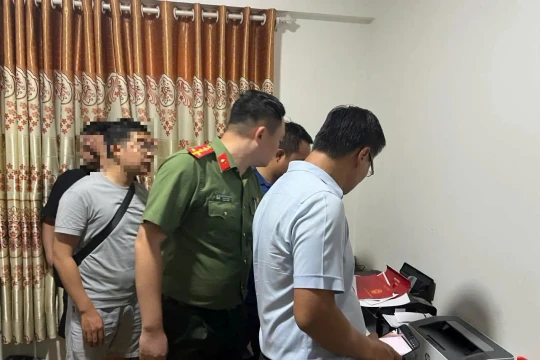 Triệt phá đường dây làm văn bằng và chứng chỉ giả quy mô lớn