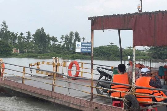 Xử lý bến khách không phép trên sông Cấm