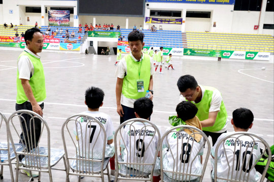 Những người thầy trên sân cỏ