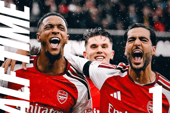 Arsenal thắng dễ, Man City mất lợi thế trong cuộc đua vô địch Ngoại hạng Anh