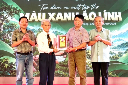 Câu lạc bộ Thơ lục bát Hải Phòng ra mắt tập thơ 'Màu xanh áo lính'