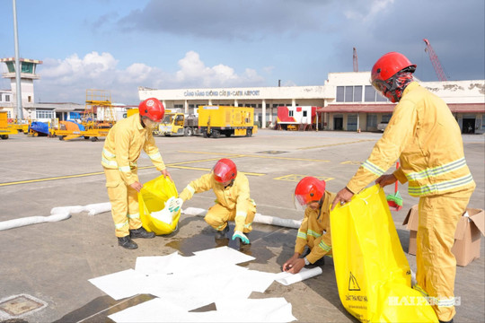 Cảng hàng không quốc tế Cát Bi diễn tập xử lý sự cố tràn dầu tại sân đỗ