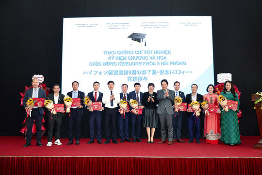 30 học viên tốt nghiệp Giám đốc chiến lược Keieijuku khóa 9