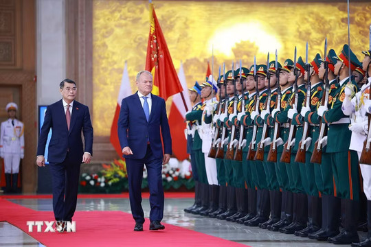 Thủ tướng Lê Minh Hưng chủ trì lễ đón chính thức Thủ tướng Cộng hòa Ba Lan