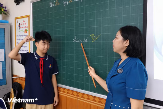 Ngôn ngữ ký hiệu mở lối tri thức trong thế giới không âm thanh
