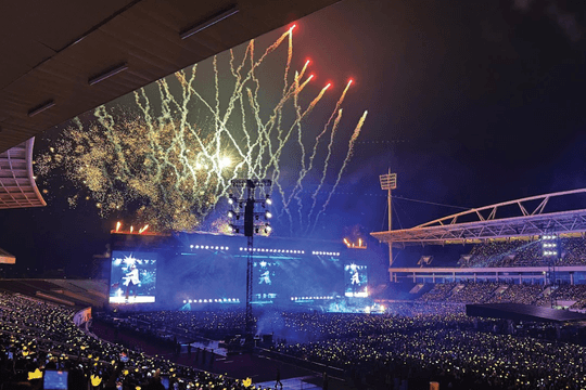 Mỹ Đình rực rỡ pháo hoa trong đêm biểu diễn cuối cùng của BIGBANG