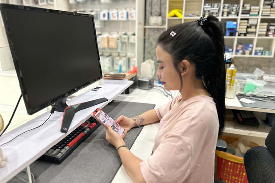 Người mua, người bán xoay xở khi phí sàn thương mại điện tử tăng