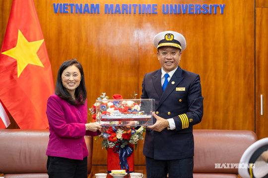 Đại sứ Hoa Kỳ thăm Trường Đại học Hàng hải Việt Nam