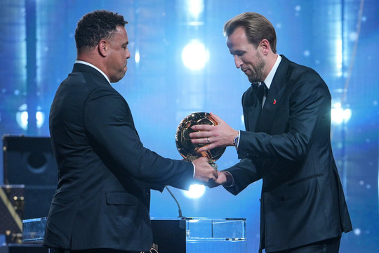 Harry Kane đoạt Quả Bóng Vàng 2026