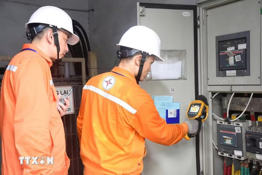 Xem xét giảm giá điện từ 1/11, giảm thuế tiêu thụ đặc biệt với xăng về 0%