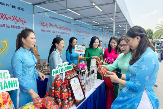Đối thoại, lắng nghe - Phát huy vai trò nữ giới trong xây dựng địa phương