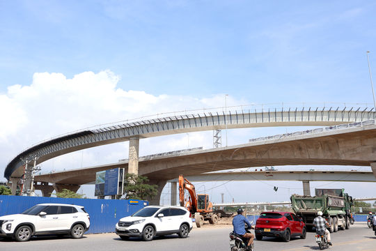 Thi công cầu và đường dẫn cầu Nguyễn Trãi đạt 97% kế hoạch