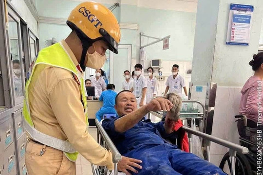 Cảnh sát giao thông Hải Phòng 'mở đường' hỗ trợ đưa nạn nhân bị tai nạn lao động đi cấp cứu