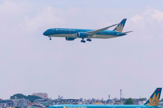 Vietnam Airlines báo lãi gần 4.200 tỷ đồng dù giá nhiên liệu 'neo cao'