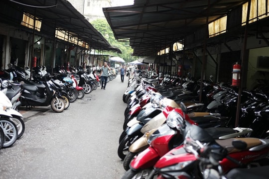 Sau ngày định giá biển số, thị trường xe cũ ế chỏng chơ, dân buôn đóng cửa "nghỉ khỏe" 