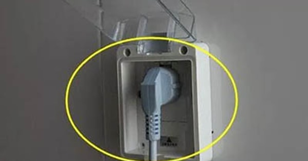 Đồ điện trong nhà dùng xong nên rút phích cắm ra để đỡ ngốn điện