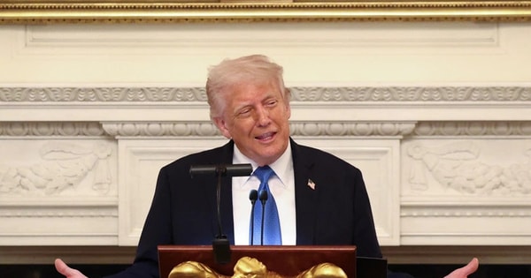 Tổng thống Donald Trump và trò chơi mặc cả quyền lực