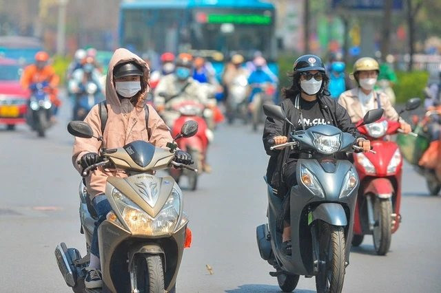 Hải Phòng ngày nắng, chiều tối và đêm đề phòng mưa dông