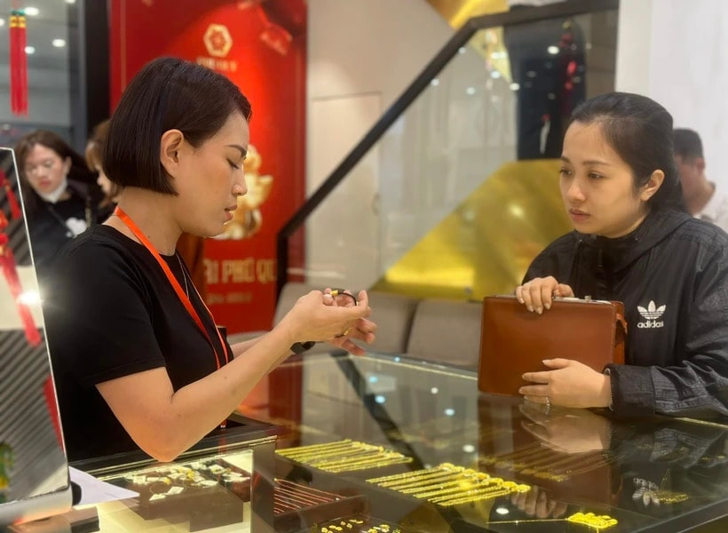 Giá vàng tăng vọt, lập đỉnh mới 173,3 triệu đồng