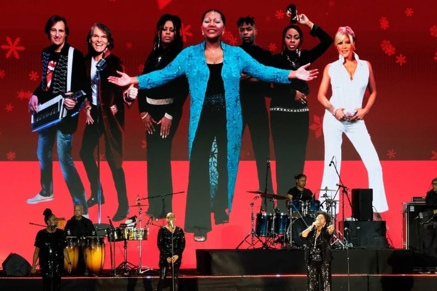 Hàng nghìn người cuồng nhiệt trong đêm nhạc của các ngôi sao quốc tế tại Đà Lạt