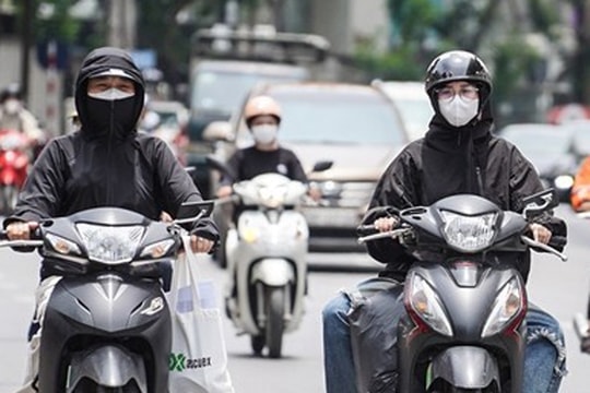 Nắng nóng gay gắt bao trùm nhiều khu vực trên cả nước