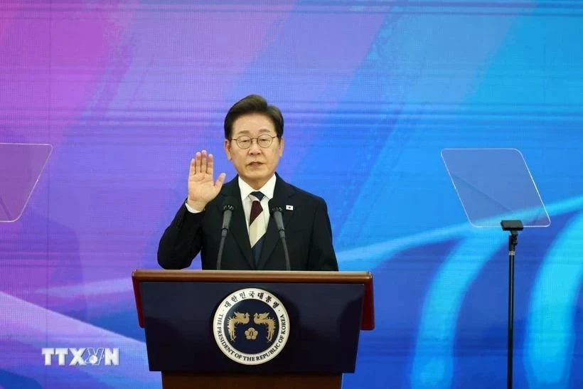 Vietnamese leaders extend congratulations to new Korean President