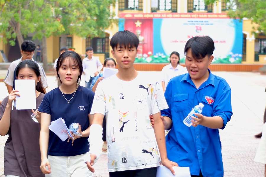 Hỗ trợ phòng thi đặc biệt cho 2 thí sinh gặp tai nạn trước kỳ thi vào lớp 10 ở Hải Dương