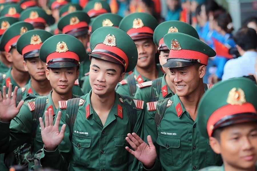 Người dân Hà Nội chào đón các chiến sỹ tham gia diễu binh, diễu hành