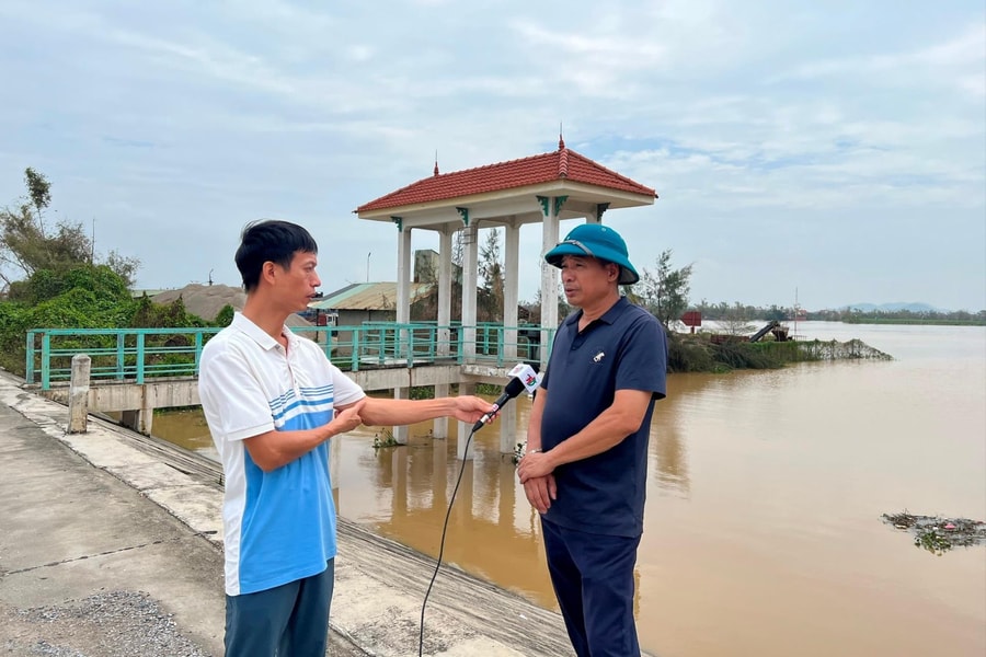 Những phóng viên ‘vượt nắng, thắng mưa’