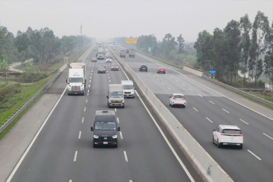 Thí điểm cấm xe tải vào làn 120km/h trên cao tốc Hà Nội - Hải Phòng