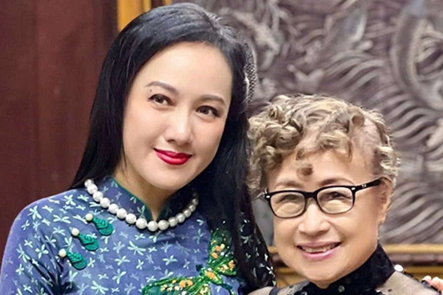 MC Hoài Anh hội ngộ giọng đọc huyền thoại Kim Tiến