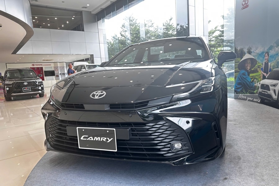 Nhiều đại lý giảm tới 100 triệu đồng cho Toyota Camry