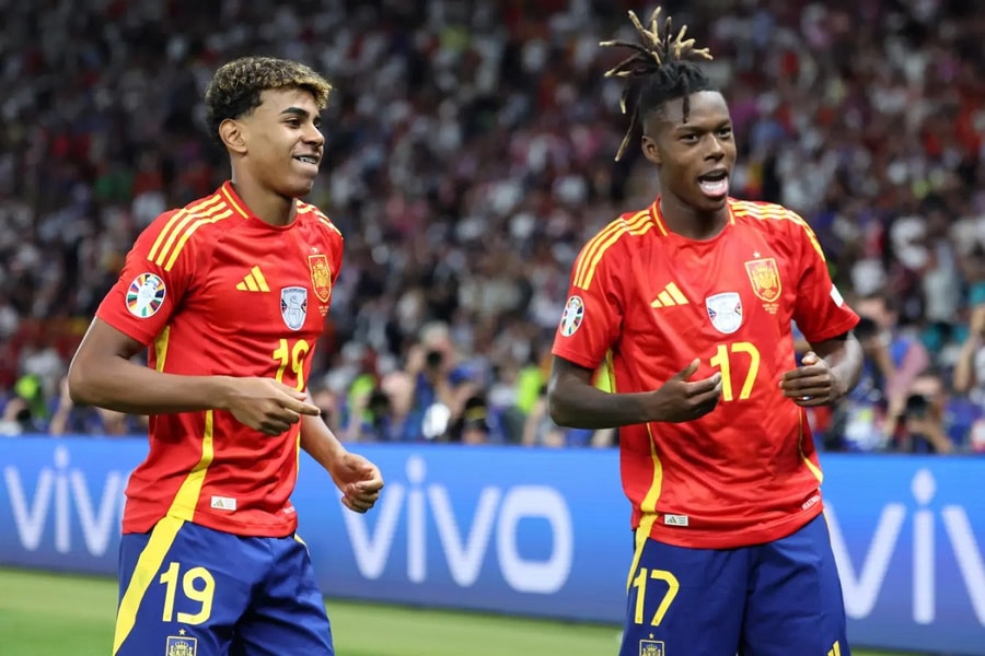Lamine Yamal làm nóng chuyển nhượng, hẹn Nico Williams ở Barca