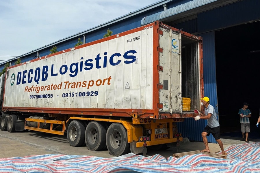 Cảnh sát kiểm tra xe container, phát hiện sự thật về 20 tấn hàng nội tạng