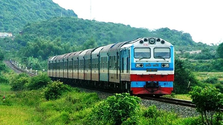Vietnam-China cross-border passenger trains resume operation