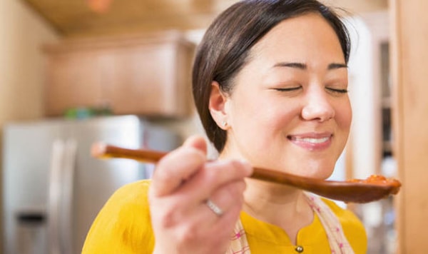 Mẹo nhỏ trước bữa ăn giúp bạn giữ dáng
