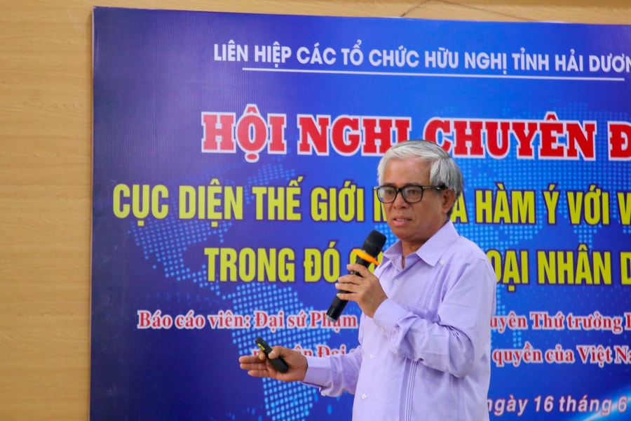 Liên hiệp Các tổ chức hữu nghị tỉnh nói chuyện chuyên đề về cục diện thế giới mới