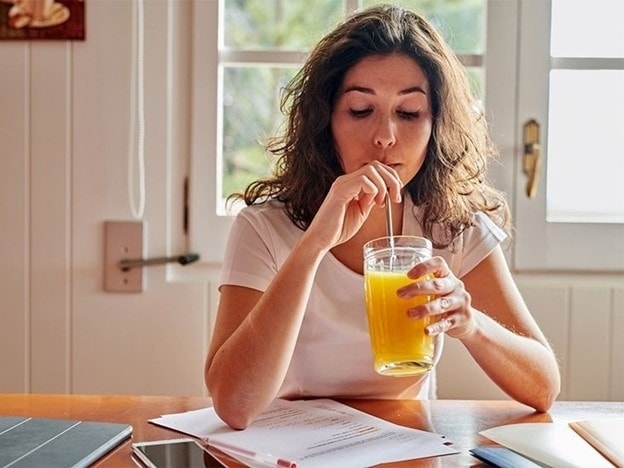 Nước cam tưởng siêu lành mạnh, uống kiểu này lại chẳng khác gì tự đầu độc cơ thể