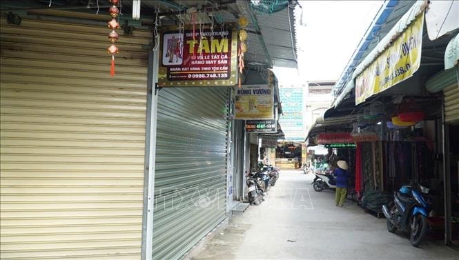Hơn 5.500 cửa hàng đóng cửa trong đợt cao điểm chống buôn lậu, hàng giả