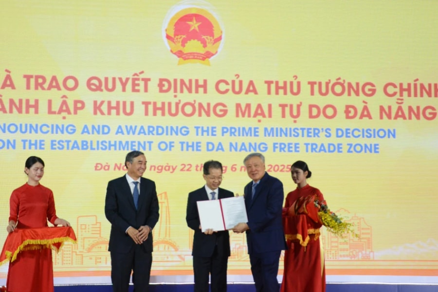 Vietnam establishes first free trade zone in Da Nang