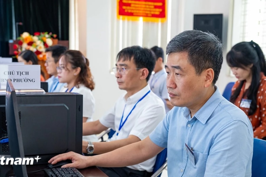 Bộ Nội vụ hướng dẫn về nhân sự tại UBND, sắp xếp ở đặc khu, thôn, tổ dân phố