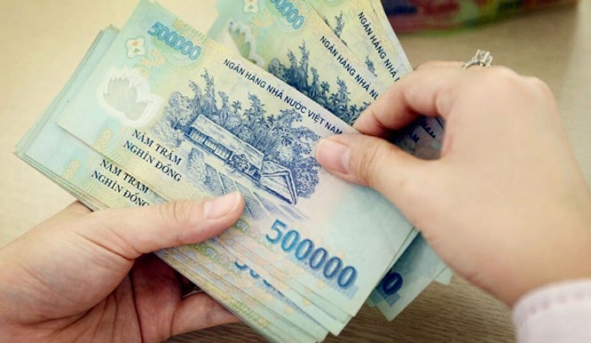Lương hưu nhận qua tài khoản ngân hàng, tôi có phải đóng thuế?