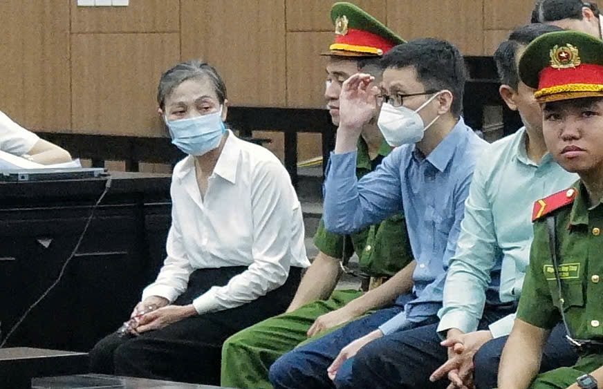 Cựu Bí thư Tỉnh ủy Vĩnh Phúc khai ngỡ ngàng khi được cho 'nhiều tiền'