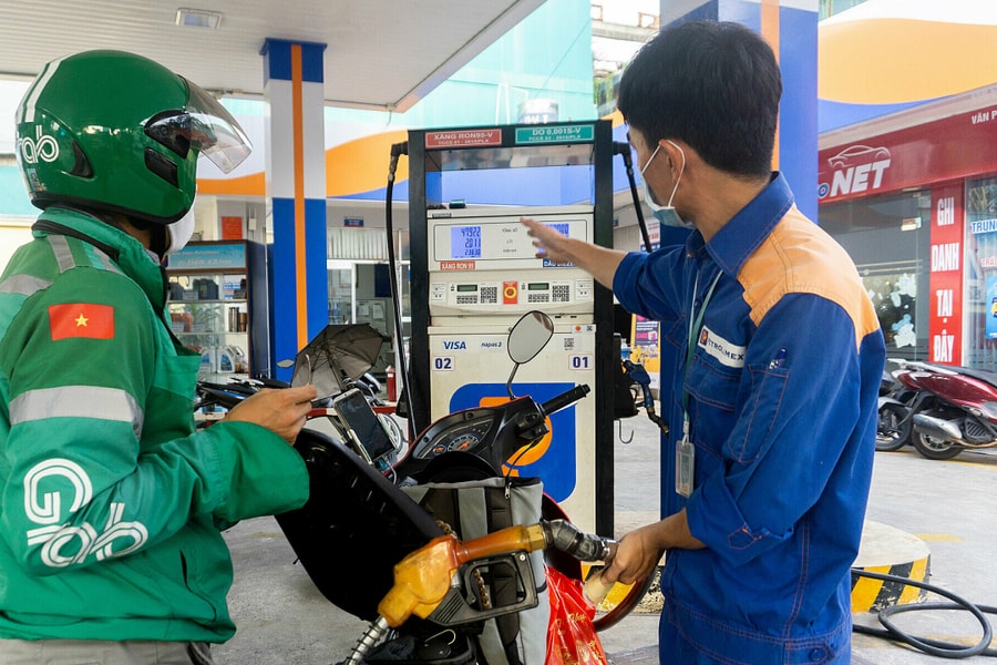 Giá xăng, dầu cùng tăng