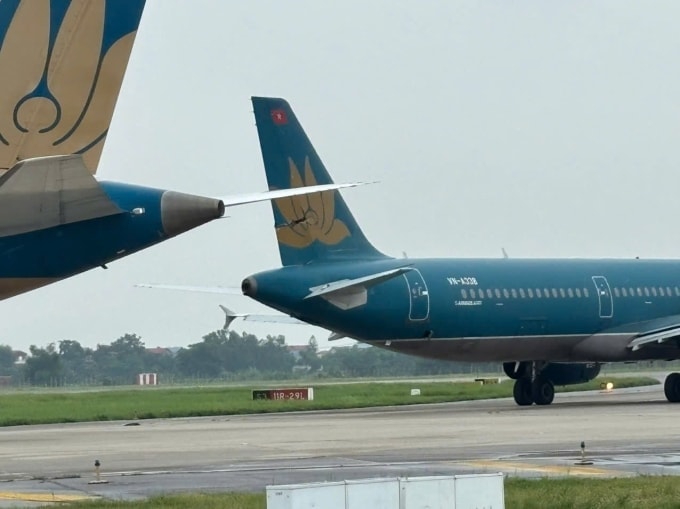 Hai máy bay va chạm tại sân bay Nội Bài