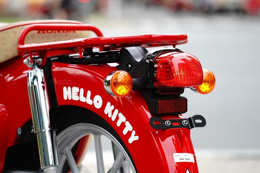 Honda Super Cub 110 Hello Kitty nhập Nhật đầu tiên về Việt Nam